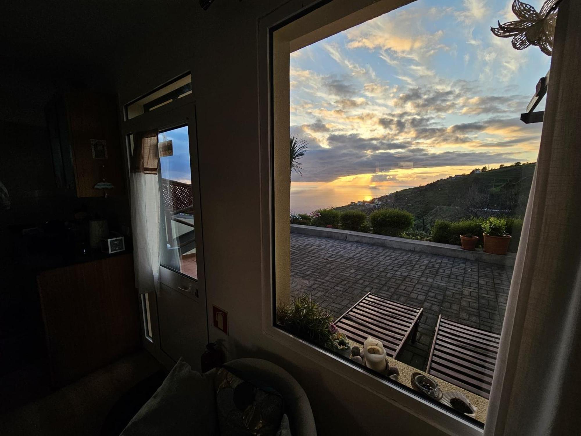 Sunset Refuge Apartment Faja da Ovelha Bagian luar foto